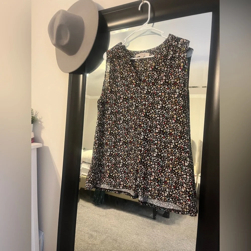 Women’s LOFT Multi-Media Ditsy Floral V-Neck Tank Large - Picture 1 of 3